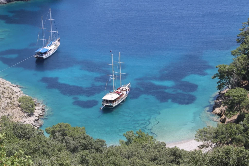 Sailing-the-Turkish-coasts-on-a-traditional-gulet (2)