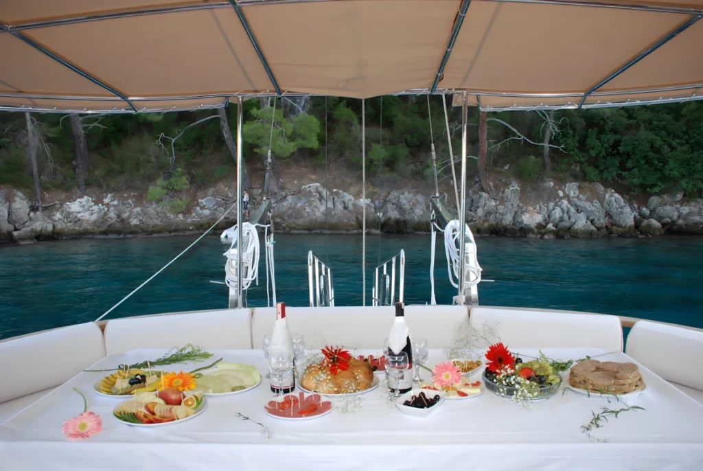 Week-Sailing-on-a-Turkish-gulet–Fethiye-Marmaris-Fethiye (1)